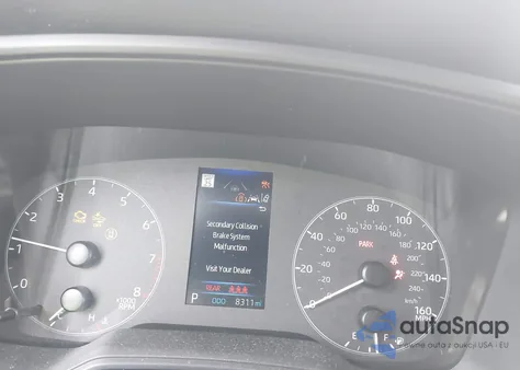 2024 Toyota Corolla Cross Le z USA, uszkodzony, nr VIN 7MUCAABG2RV105326